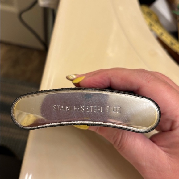 Penguin Pocket Flask - Picture 3 of 4